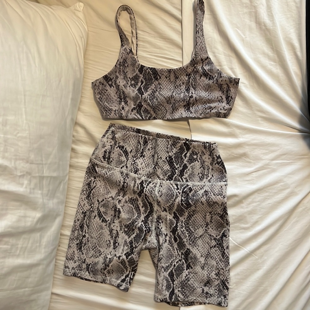 ALO Yoga Snakeskin Set